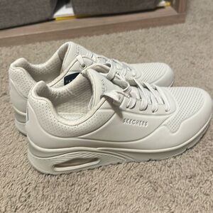 3/$150  NWT Size 9 women’s sketchers sneakers air cooled memory foam